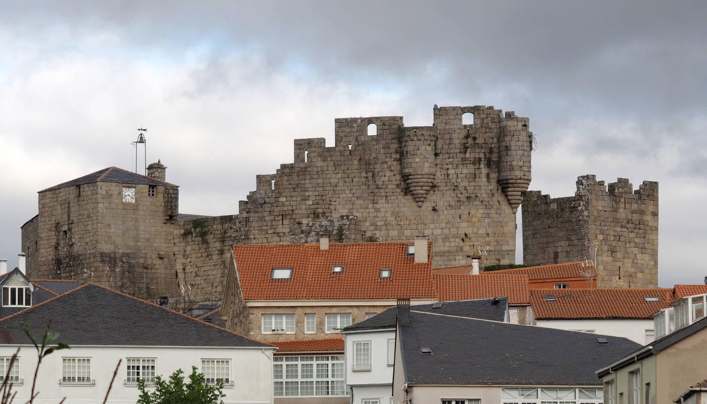 Castelo de Castro Caldelas, xestionado por Xeitura S. Coop. Galega